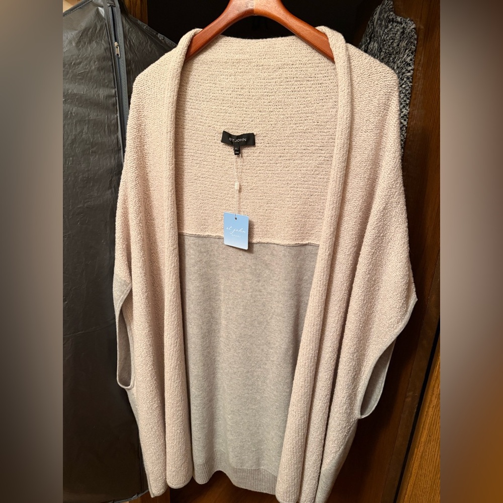 St. John Cardigan Women’s Size Medium/Large. Color Petal/Light Grey.